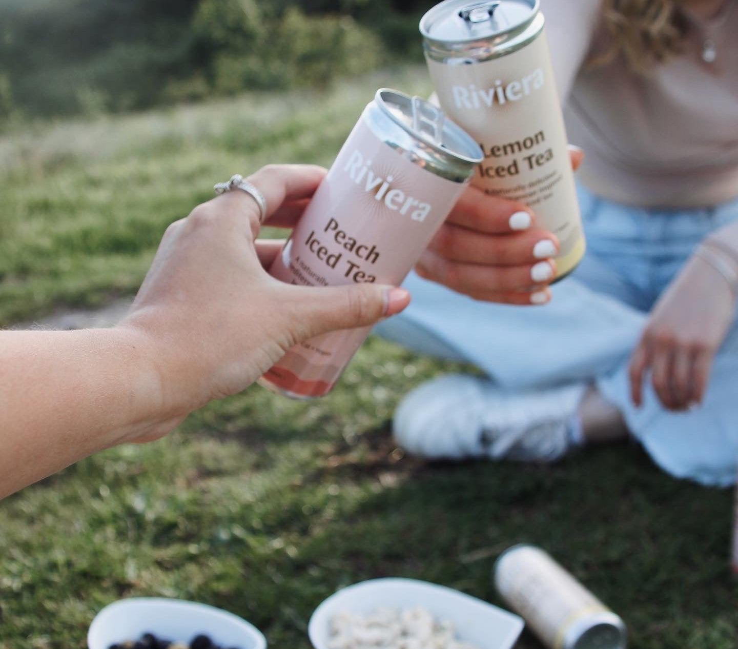 Picnic Perfect: The Ultimate Iced Tea Cooler Guide