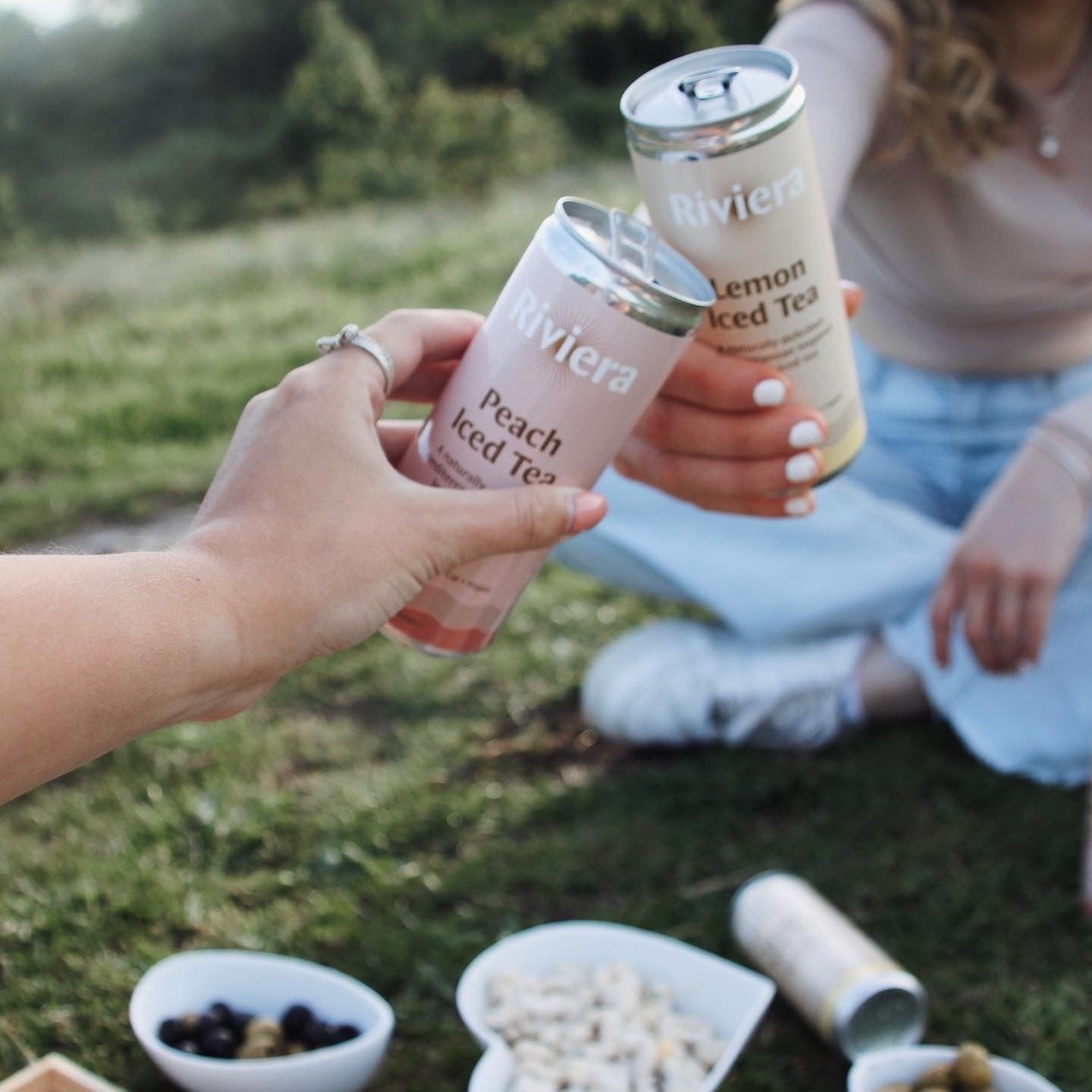 Picnic Perfect: The Ultimate Iced Tea Cooler Guide